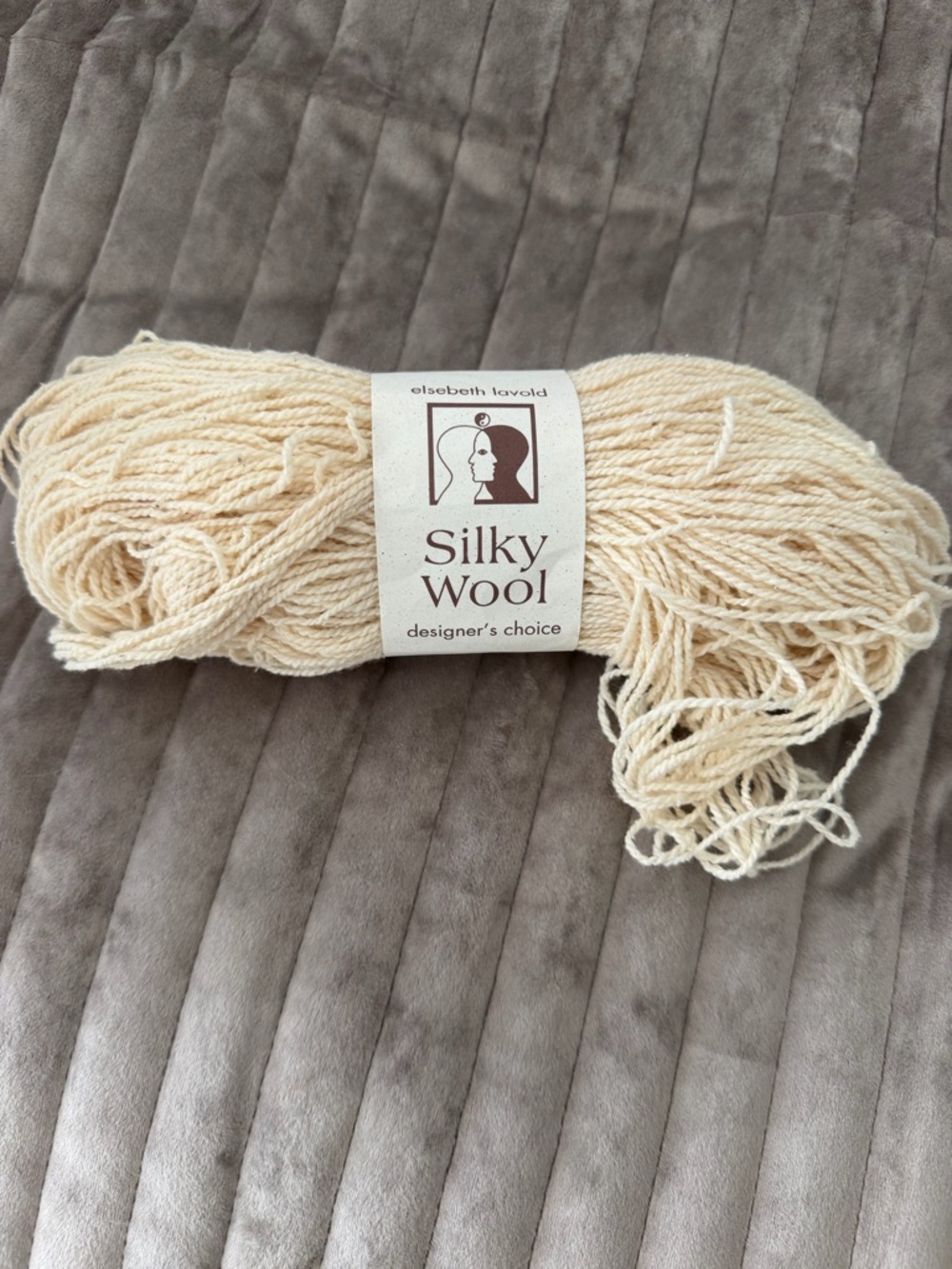 Silky Wool Yarn - Chalk color